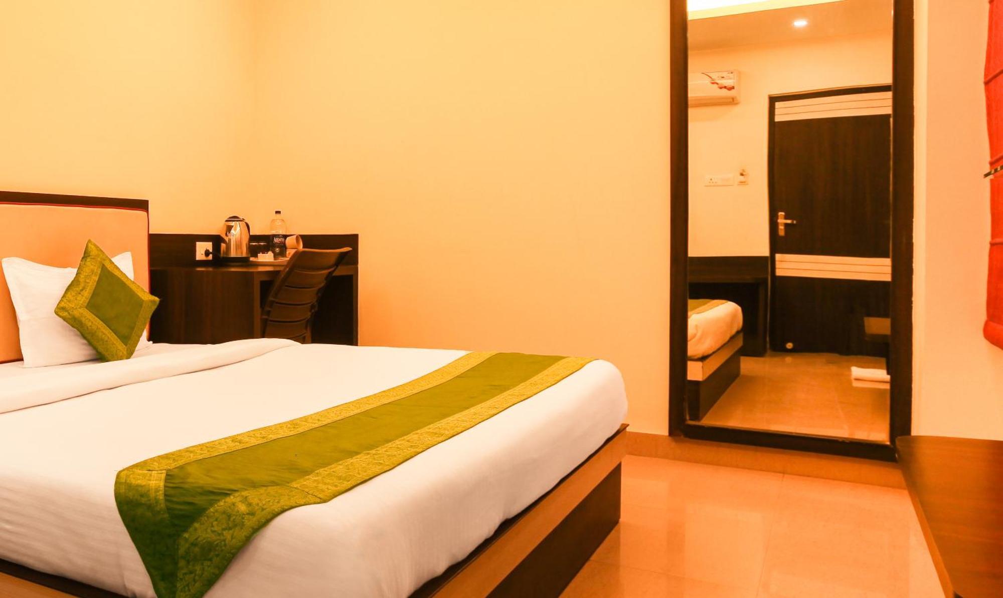 Hotel Janki International Sigra 2 Km From Kashi Vishwanath Temple Varanasi Exterior foto