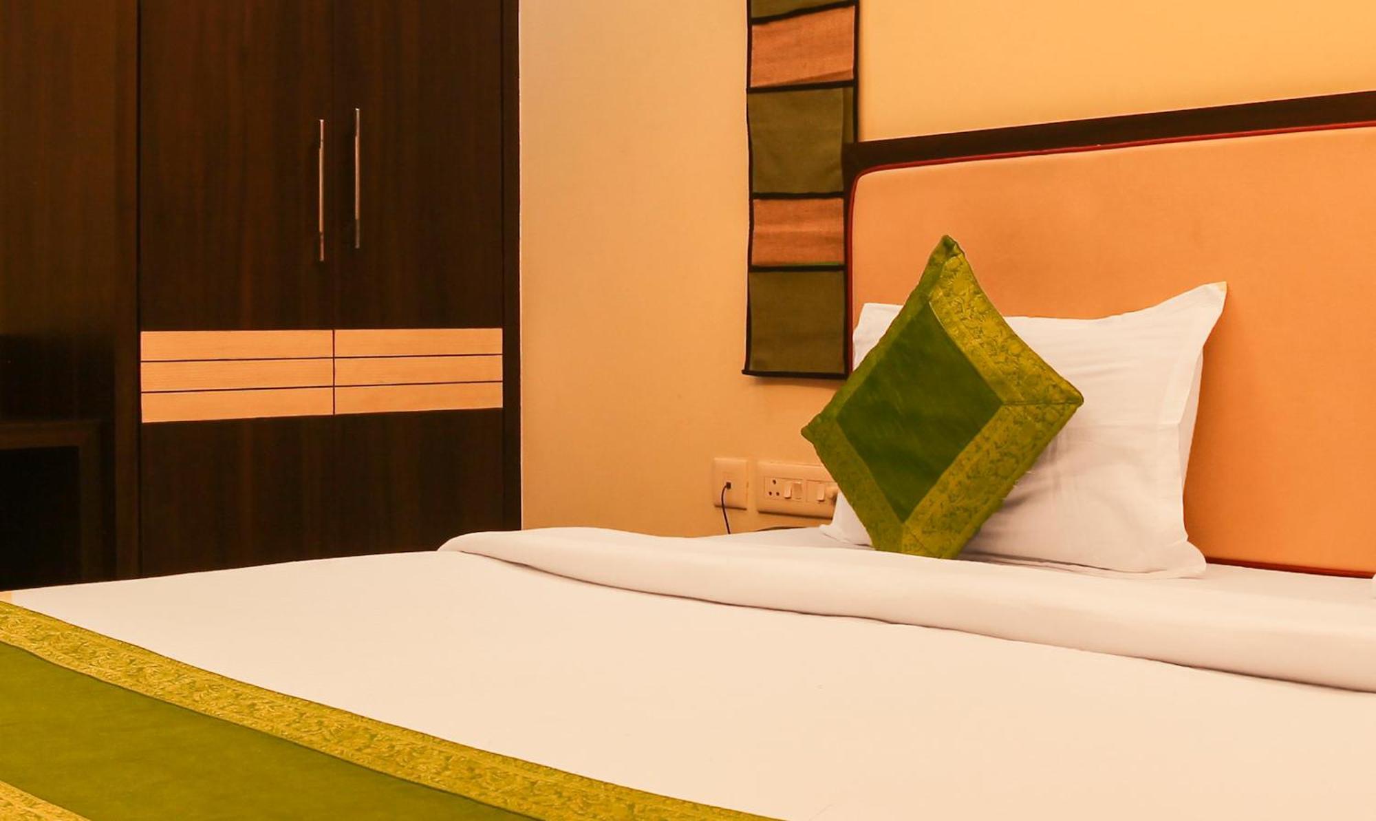 Hotel Janki International Sigra 2 Km From Kashi Vishwanath Temple Varanasi Exterior foto