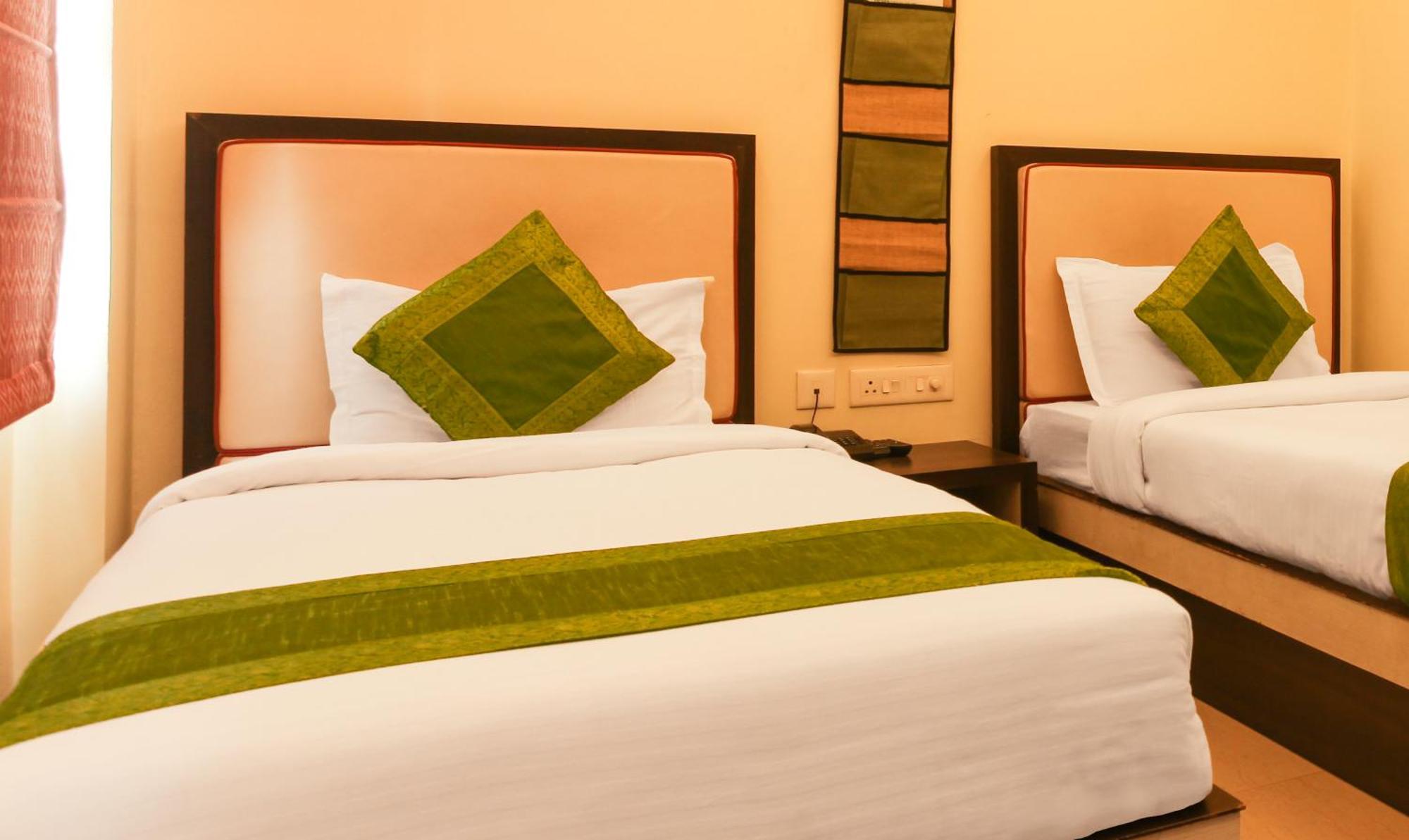 Hotel Janki International Sigra 2 Km From Kashi Vishwanath Temple Varanasi Exterior foto