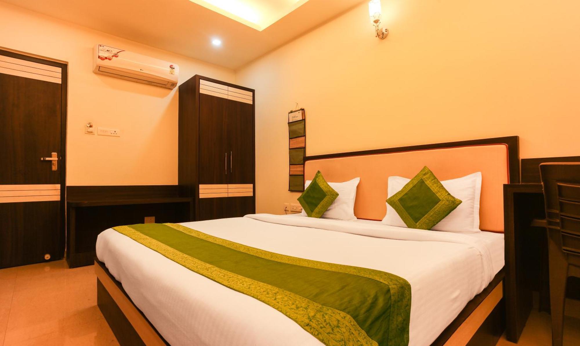 Hotel Janki International Sigra 2 Km From Kashi Vishwanath Temple Varanasi Exterior foto