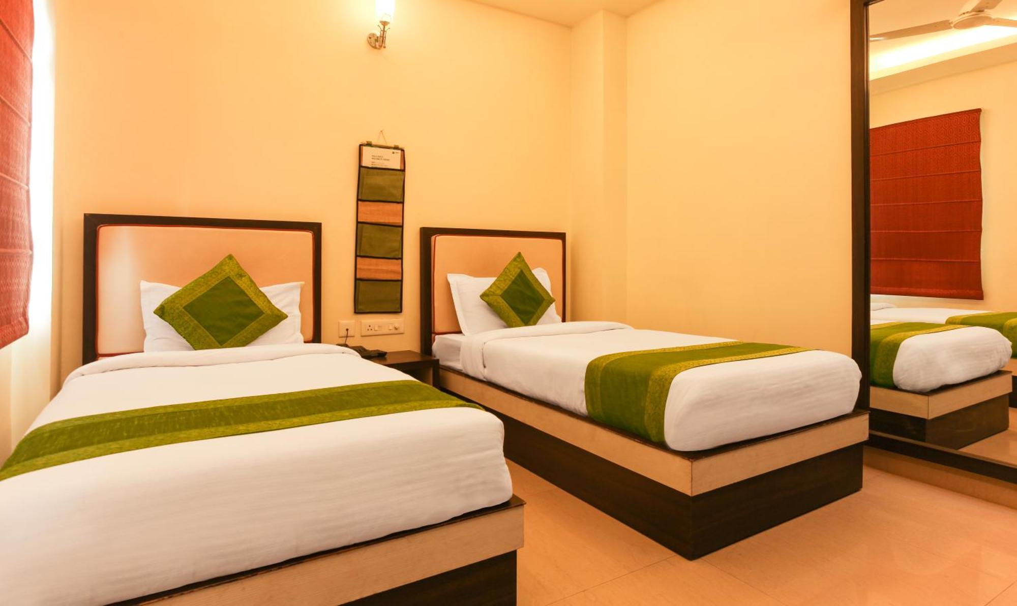 Hotel Janki International Sigra 2 Km From Kashi Vishwanath Temple Varanasi Exterior foto