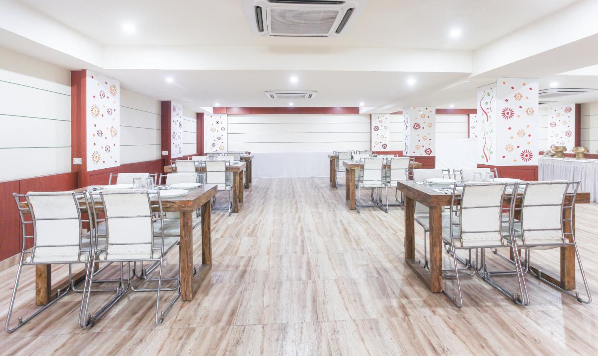 Hotel Janki International Sigra 2 Km From Kashi Vishwanath Temple Varanasi Exterior foto