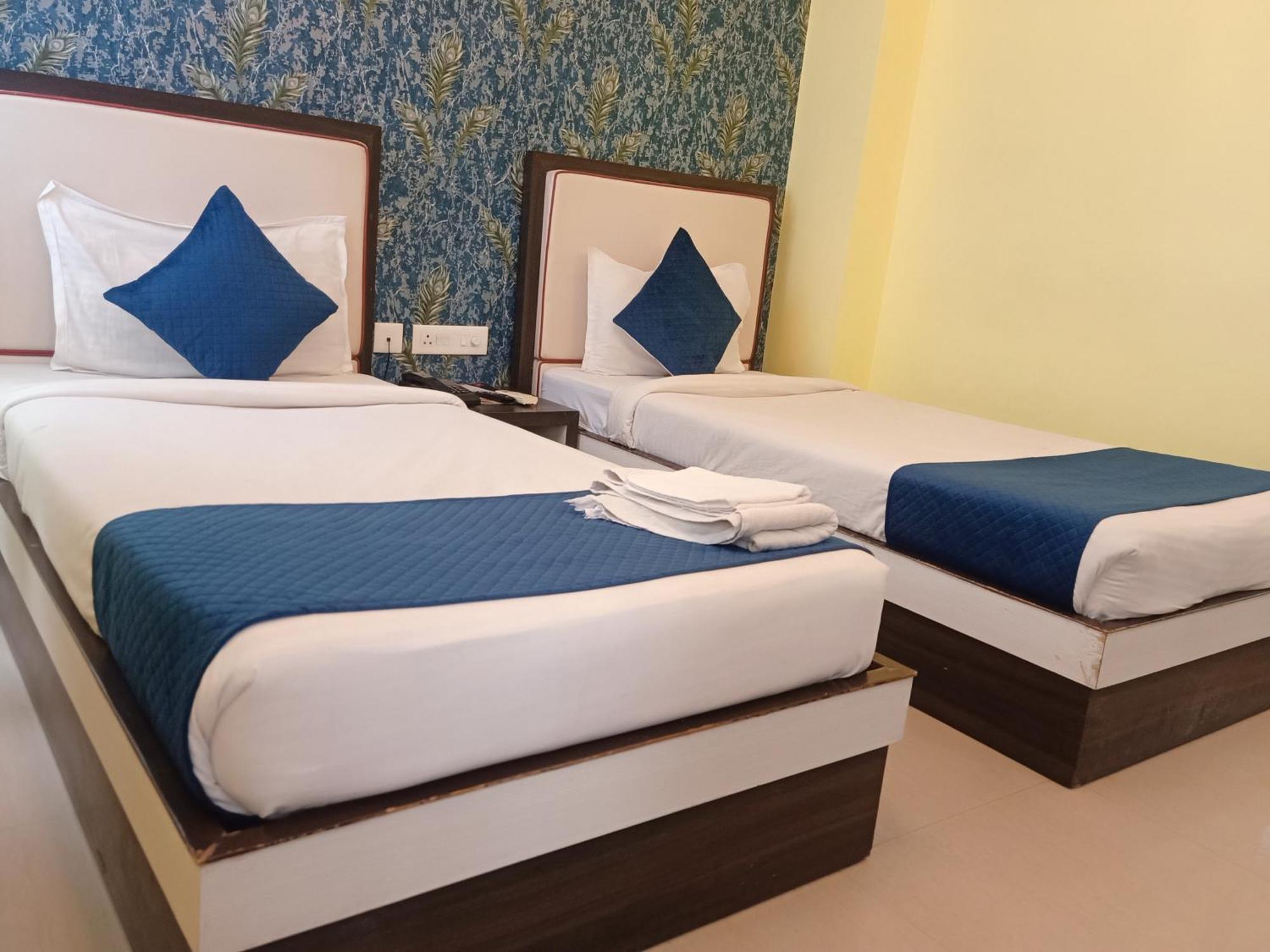 Hotel Janki International Sigra 2 Km From Kashi Vishwanath Temple Varanasi Exterior foto