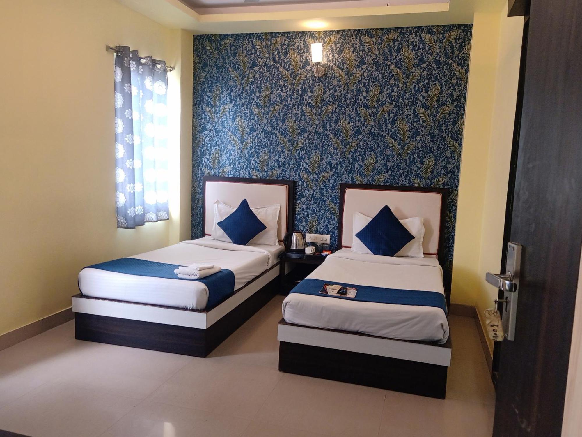Hotel Janki International Sigra 2 Km From Kashi Vishwanath Temple Varanasi Exterior foto
